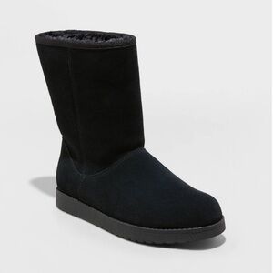 **CLEARANCE** UNIVERSAL THREAD - Women’s Soph Shearling Style Boots.